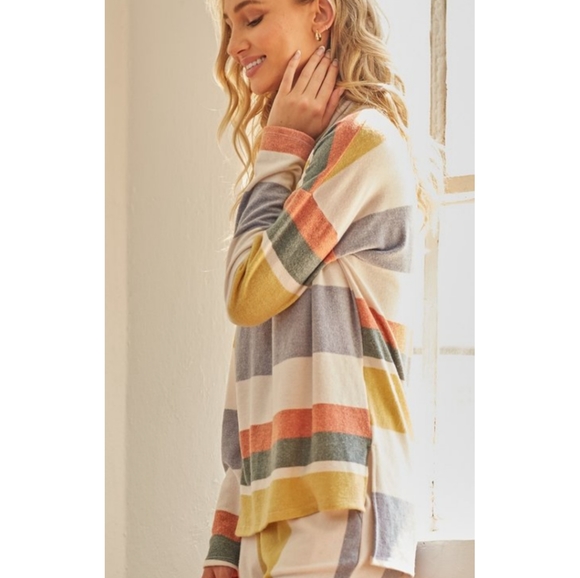 🆕🌿STRIPED TURTLENECK TOP 🌿 - Picture 3 of 6